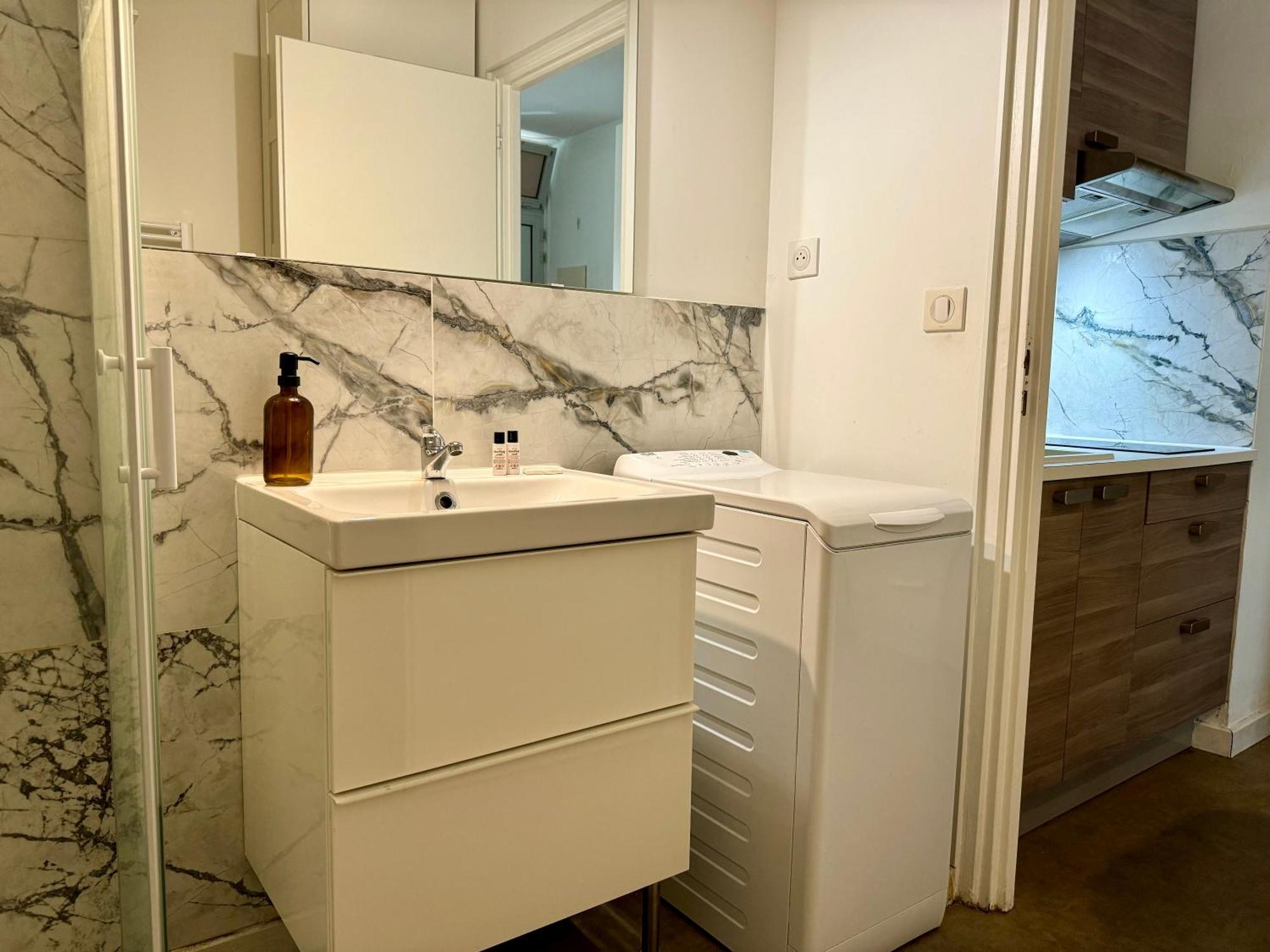 Suite Noya Villeurbanne Luaran gambar